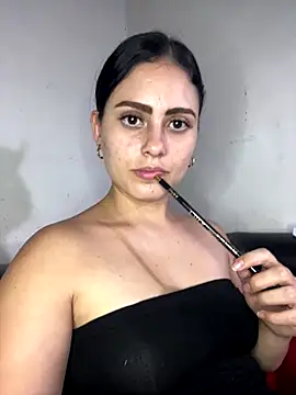 Snapshot of Azuna25 chatting on 10.21.25 Azuna25 online show from 10.21.25