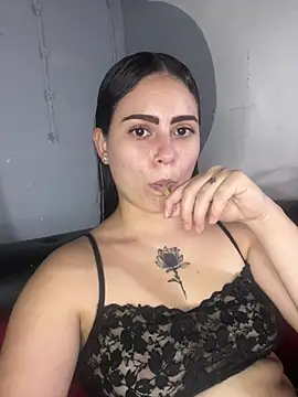 Snapshot of Azuna25 chatting on 06.30.26 Azuna25 online show from 06.30.26
