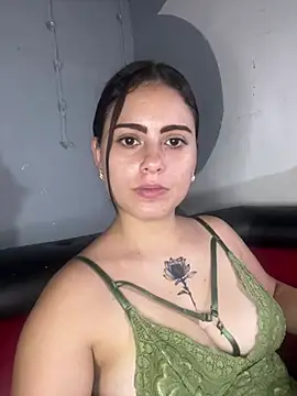 Snapshot of Azuna25 chatting on 07.16.26 Azuna25 online show from 07.16.26