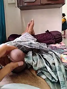 Snapshot of AUNTY1984 chatting on 09.24.25 AUNTY1984 online show from 09.24.25