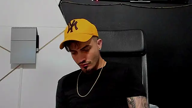 Snapshot of BrandonTate chatting on 05.19.26 BrandonTate online show from 05.19.26