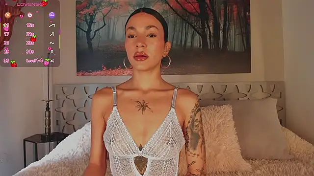 Snapshot of LunaRuso chatting on 02.01.26 LunaRuso online show from 02.01.26