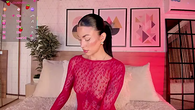 Snapshot of LunaRuso chatting on 02.16.26 LunaRuso online show from 02.16.26