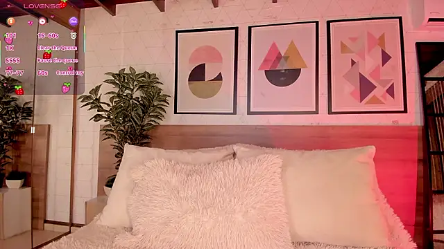 Snapshot of LunaRuso chatting on 02.28.26 LunaRuso online show from 02.28.26