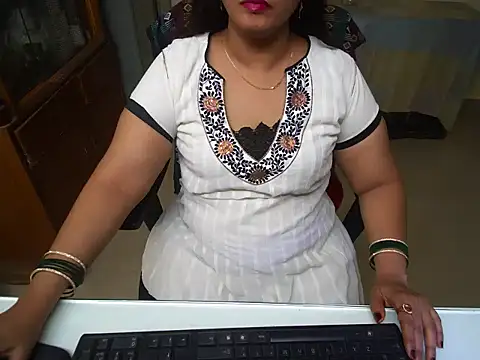Snapshot of Arushisingh8888 chatting on 09.15.25 Arushisingh8888 online show from 09.15.25