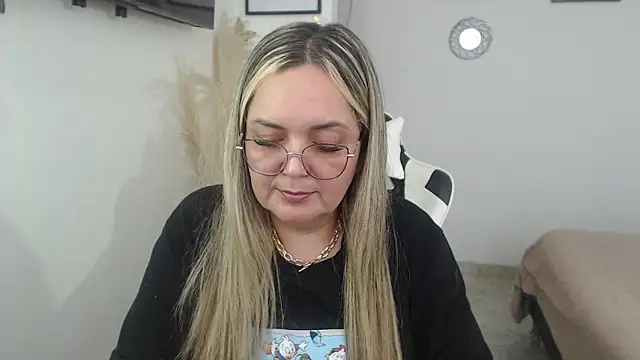 Snapshot of samy_vsn chatting on 04.18.26 samy vsn online show from 04.18.26