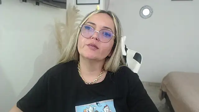 Snapshot of samy_vsn chatting on 04.18.26 samy vsn online show from 04.18.26