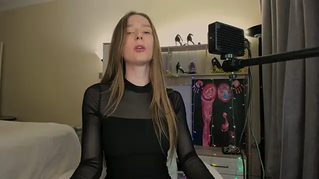 CharlotteWells online show from 01.10.25