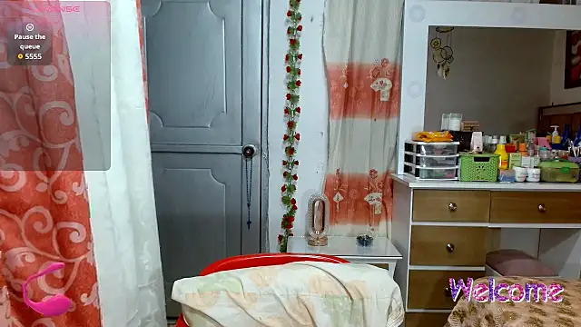 Snapshot of latinahot963 chatting on 10.01.25 latinahot963 online show from 10.01.25