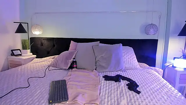 EvaaStevens online show from 03.14.25