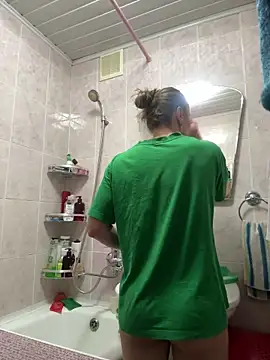 Snapshot of AlisaKissss chatting on 12.17.24 AlisaKissss online show from 12.17.24