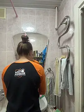 Snapshot of AlisaKissss chatting on 12.20.25 AlisaKissss online show from 12.20.25