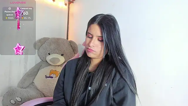 Snapshot of _elektrah chatting on 11.21.25 elektrah online show from 11.21.25