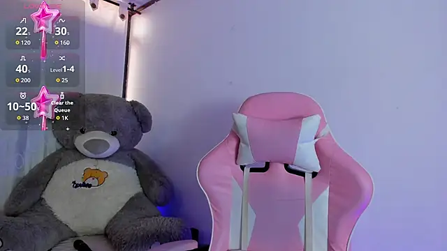 Snapshot of _elektrah chatting on 12.04.25 elektrah online show from 12.04.25