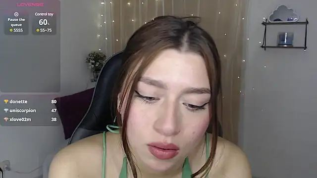 Snapshot of mily_thomson_b_ chatting on 02.06.25 mily thomson b online show from 02.06.25