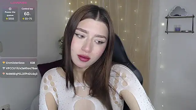 Snapshot of mily_thomson_b_ chatting on 02.14.25 mily thomson b online show from 02.14.25