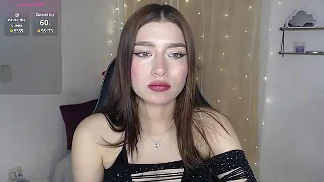 Snapshot of mily_thomson_b_ chatting on 02.15.25 mily thomson b online show from 02.15.25