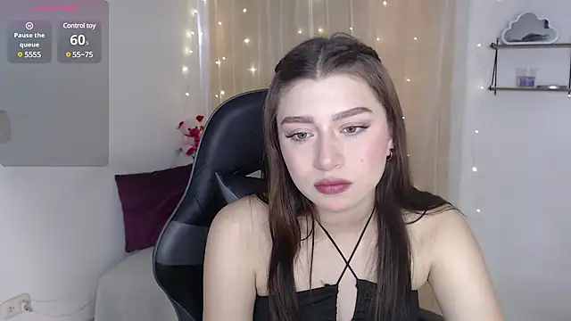 Snapshot of mily_thomson_b_ chatting on 02.23.25 mily thomson b online show from 02.23.25