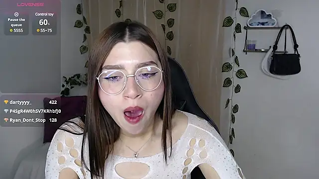 Snapshot of mily_thomson_b_ chatting on 03.06.25 mily thomson b online show from 03.06.25