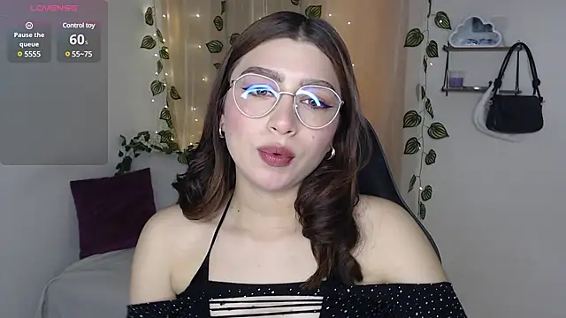 Snapshot of mily_thomson_b_ chatting on 03.08.25 mily thomson b online show from 03.08.25