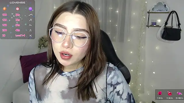 Snapshot of mily_thomson_b_ chatting on 03.12.25 mily thomson b online show from 03.12.25