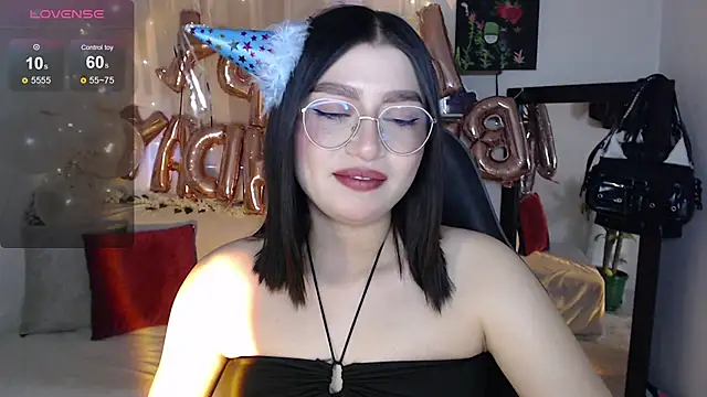Snapshot of mily_thomson_b_ chatting on 09.11.25 mily thomson b online show from 09.11.25
