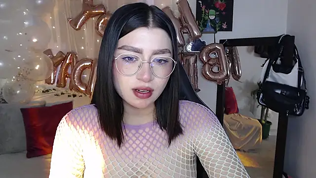 Snapshot of mily_thomson_b_ chatting on 09.12.25 mily thomson b online show from 09.12.25