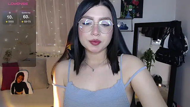Snapshot of mily_thomson_b_ chatting on 09.17.25 mily thomson b online show from 09.17.25