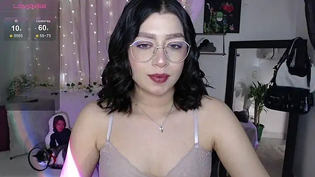 Snapshot of mily_thomson_b_ chatting on 10.04.25 mily thomson b online show from 10.04.25
