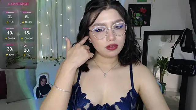 Snapshot of mily_thomson_b_ chatting on 10.05.25 mily thomson b online show from 10.05.25