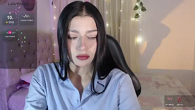 Snapshot of mily_thomson_b_ chatting on 07.17.26 mily thomson b online show from 07.17.26