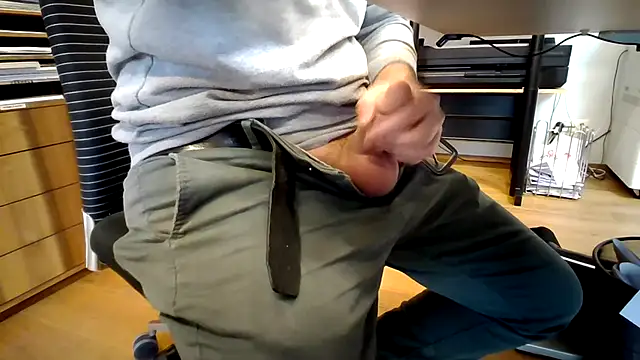 Snapshot of 10_1992 chatting on 01.21.25 10 1992 online show from 01.21.25