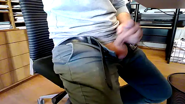 Snapshot of 10_1992 chatting on 03.18.25 10 1992 online show from 03.18.25