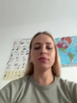 Snapshot of streetdoll chatting on 01.12.25 streetdoll online show from 01.12.25