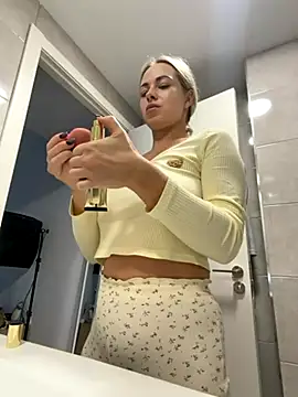 streetdoll online show from 11.15.25