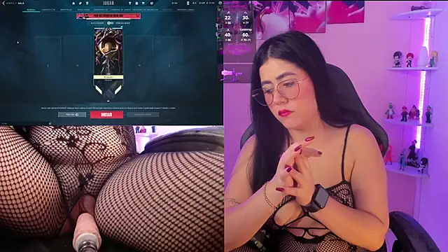 Snapshot of DanielaHang chatting on 12.28.24 DanielaHang online show from 12.28.24