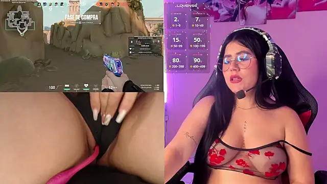 Snapshot of DanielaHang chatting on 01.28.25 DanielaHang online show from 01.28.25