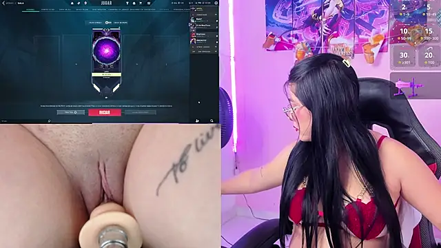 Snapshot of DanielaHang chatting on 10.17.25 DanielaHang online show from 10.17.25