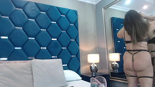 ThaniaJones online show from 04.01.26