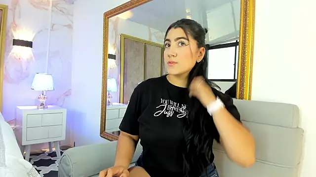 Snapshot of PaulinaDuarte chatting on 12.20.24 PaulinaDuarte online show from 12.20.24