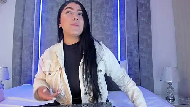 Snapshot of PaulinaDuarte chatting on 12.26.24 PaulinaDuarte online show from 12.26.24