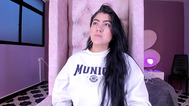 Snapshot of PaulinaDuarte chatting on 12.27.24 PaulinaDuarte online show from 12.27.24