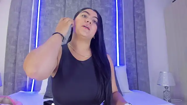 Snapshot of PaulinaDuarte chatting on 12.28.24 PaulinaDuarte online show from 12.28.24