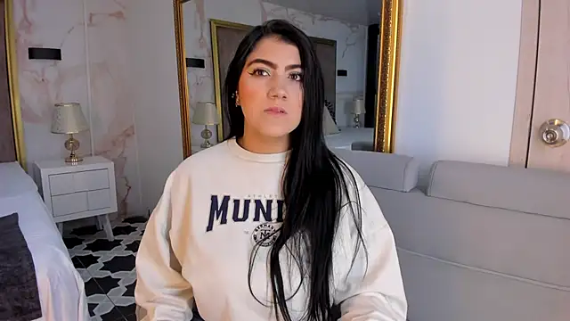 Snapshot of PaulinaDuarte chatting on 01.14.25 PaulinaDuarte online show from 01.14.25