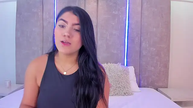Snapshot of PaulinaDuarte chatting on 02.03.25 PaulinaDuarte online show from 02.03.25