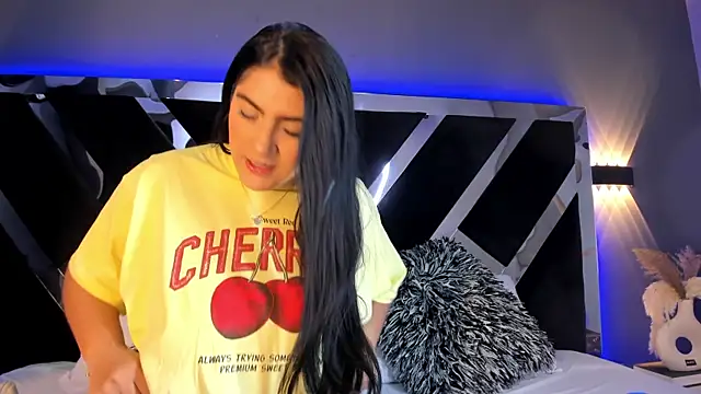 Snapshot of PaulinaDuarte chatting on 02.06.25 PaulinaDuarte online show from 02.06.25