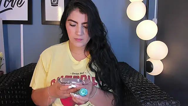 Snapshot of PaulinaDuarte chatting on 02.14.25 PaulinaDuarte online show from 02.14.25