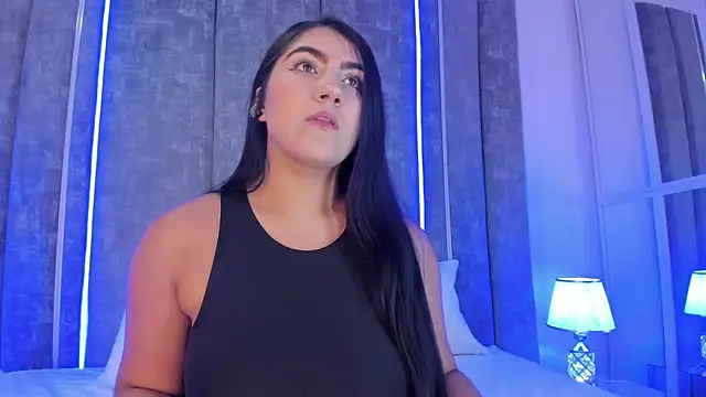 Snapshot of PaulinaDuarte chatting on 03.03.25 PaulinaDuarte online show from 03.03.25