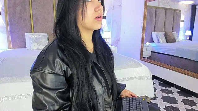 PaulinaDuarte online show from 10.26.25