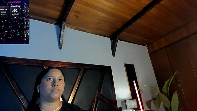 Snapshot of EmiliWilliams chatting on 04.24.26 EmiliWilliams online show from 04.24.26